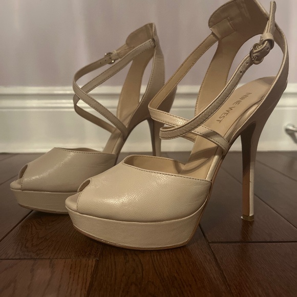 Nine West Heels - 5.5 - Picture 1 of 6